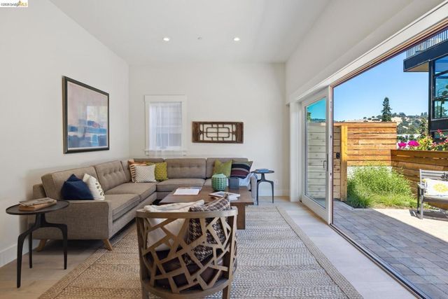 4436 Howe St, Oakland, CA 94611