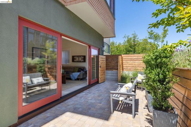 4436 Howe St, Oakland, CA 94611