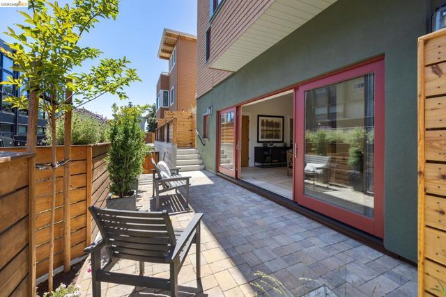 4436 Howe St, Oakland, CA 94611