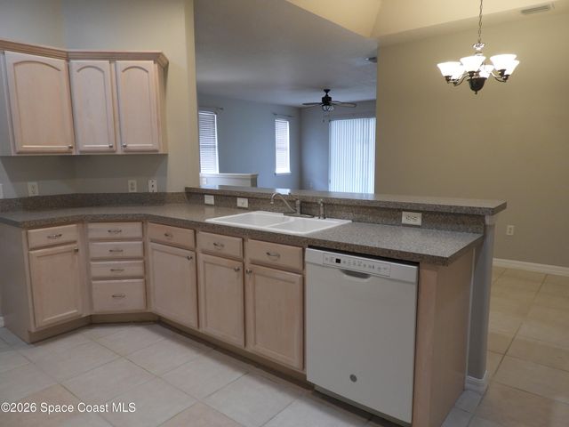 552 Wedge Court SE, Palm Bay, FL 32909