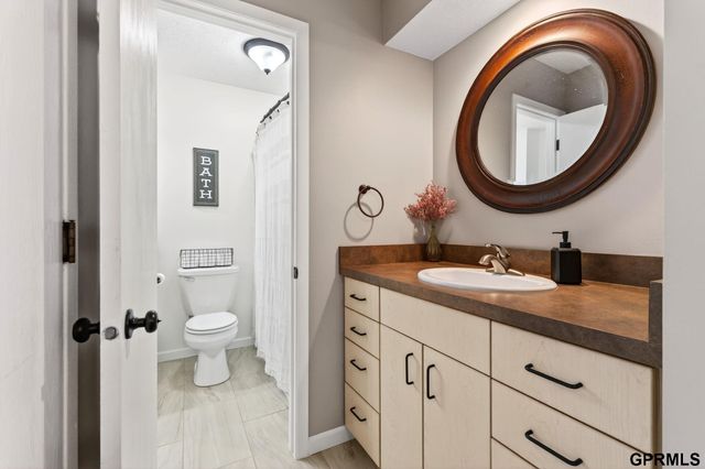 5201 Galloway Street, Omaha, NE 68157