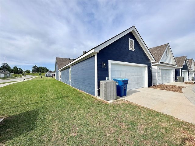 837 NE Heights Lane, Bentonville, AR 72712