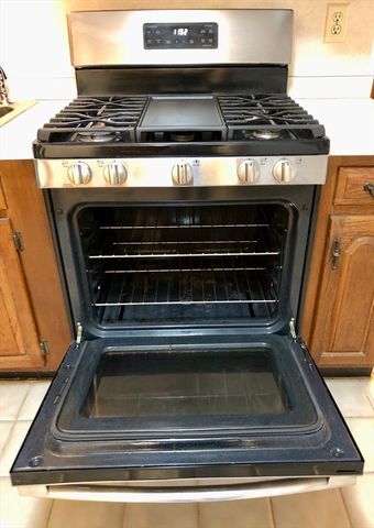 98 Apache Way 98, Tewksbury, MA 01876