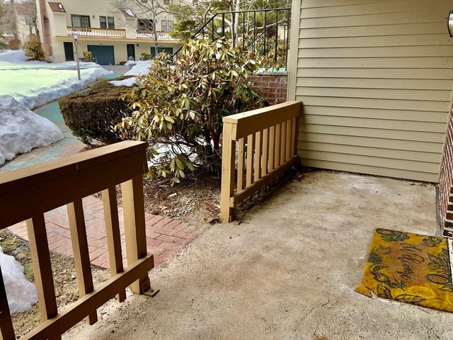 98 Apache Way 98, Tewksbury, MA 01876