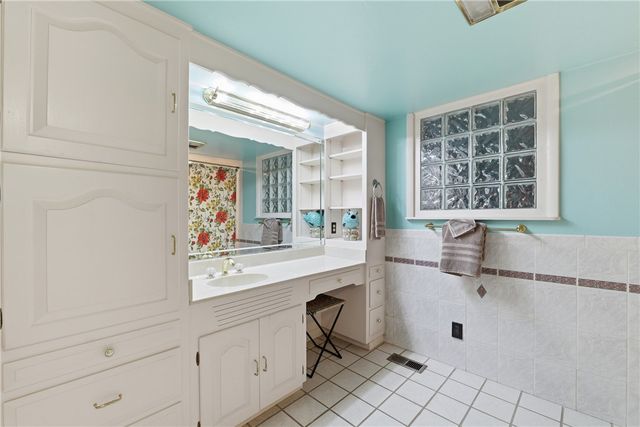 8060 Cedar Drive, Rogers, AR 72756