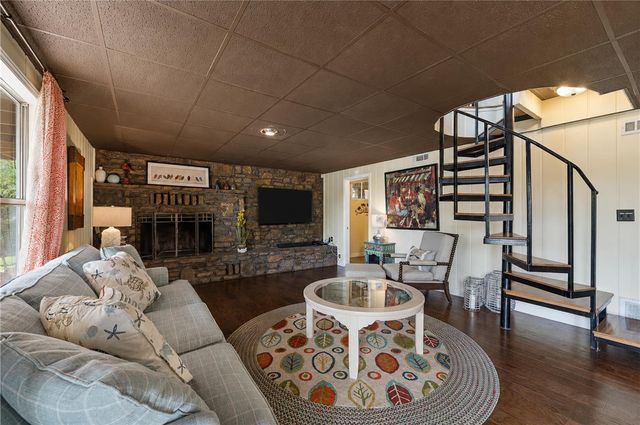8060 Cedar Drive, Rogers, AR 72756