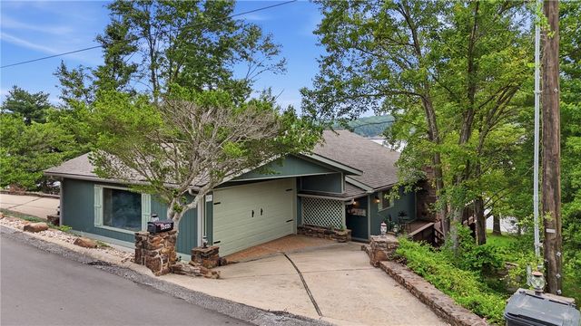 8060 Cedar Drive, Rogers, AR 72756