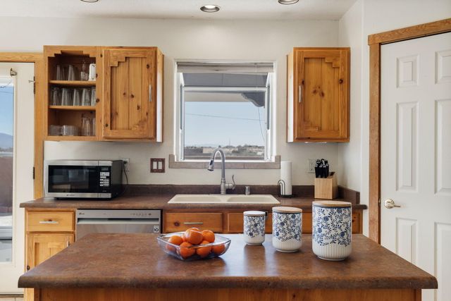 1460 Nez Perce Loop NE, Rio Rancho, NM 87144