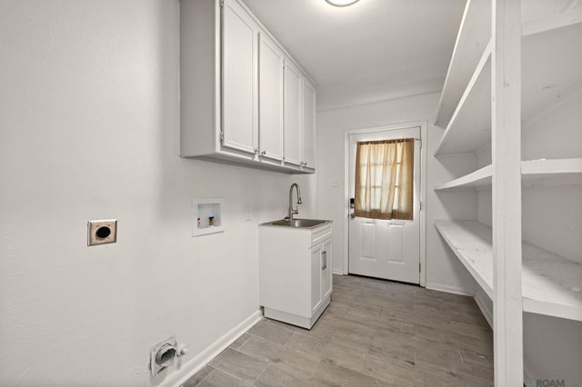 9715 Hardwood Dr, Baton Rouge, LA 70818