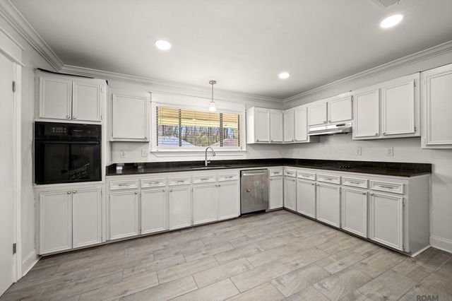 9715 Hardwood Dr, Baton Rouge, LA 70818