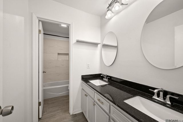 9715 Hardwood Dr, Baton Rouge, LA 70818