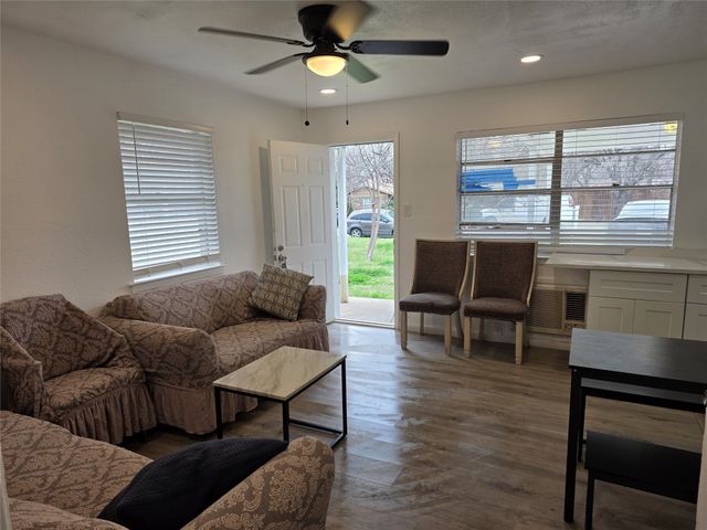 853 Broadway Avenue B, Euless, TX 76040