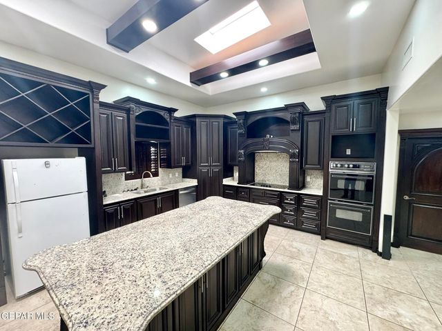 142 CLAIREMONT Road, El Paso, TX 79912