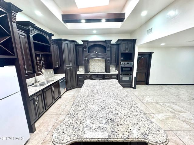 142 CLAIREMONT Road, El Paso, TX 79912