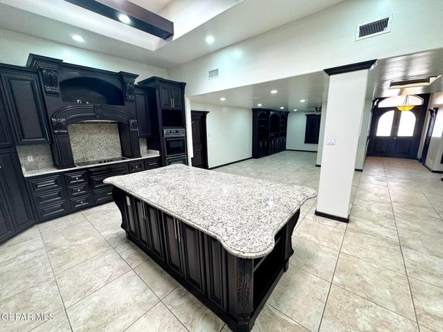 142 CLAIREMONT Road, El Paso, TX 79912