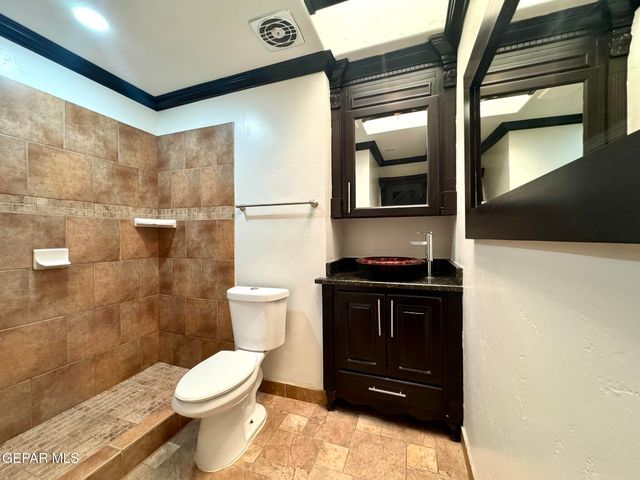 142 CLAIREMONT Road, El Paso, TX 79912