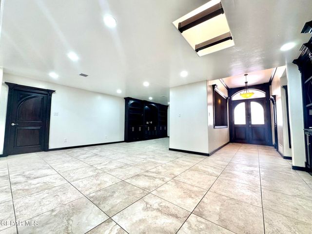 142 CLAIREMONT Road, El Paso, TX 79912