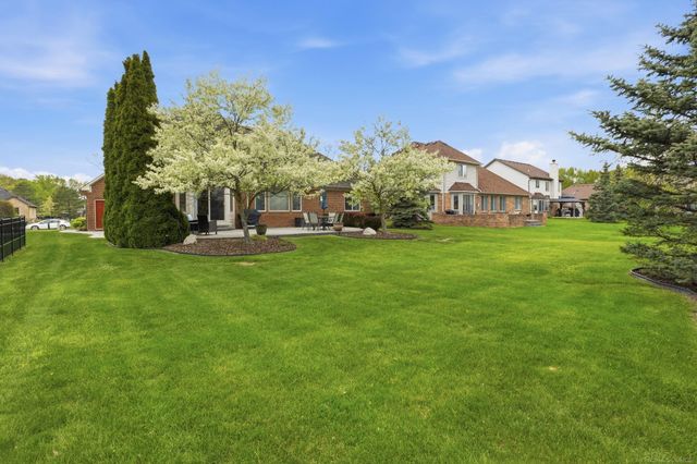 29043 Bay Pointe Drive, Chesterfield Twp, MI 48047