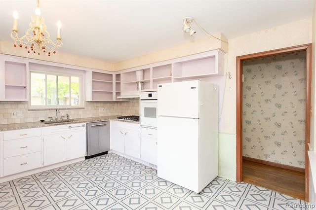 14420 Vernon Street, Oak Park, MI 48237