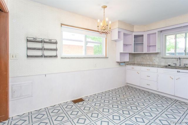 14420 Vernon Street, Oak Park, MI 48237
