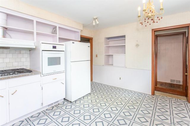 14420 Vernon Street, Oak Park, MI 48237