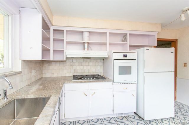 14420 Vernon Street, Oak Park, MI 48237