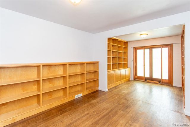 14420 Vernon Street, Oak Park, MI 48237