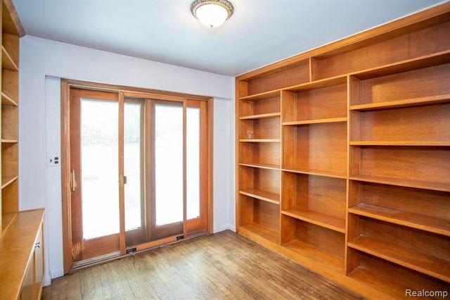 14420 Vernon Street, Oak Park, MI 48237