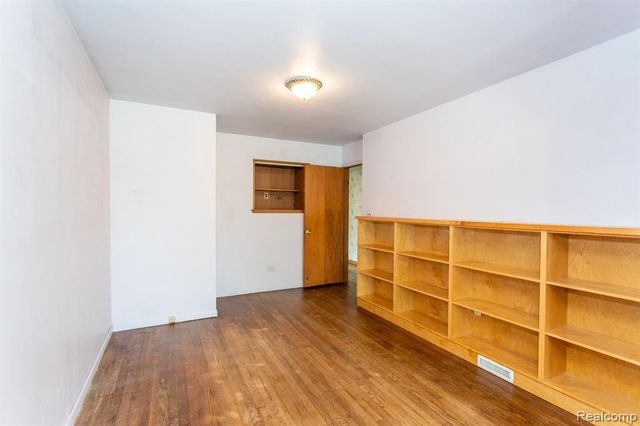 14420 Vernon Street, Oak Park, MI 48237