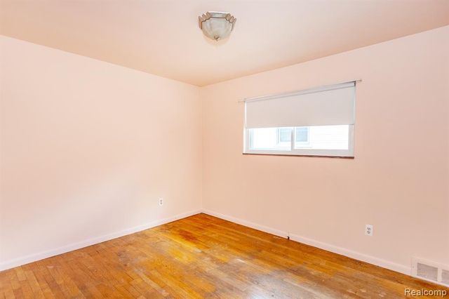 14420 Vernon Street, Oak Park, MI 48237