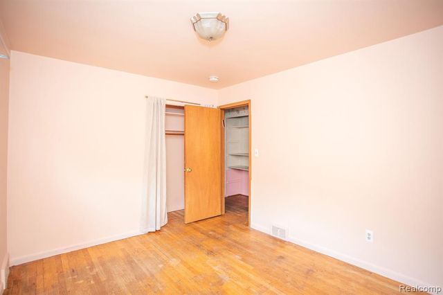 14420 Vernon Street, Oak Park, MI 48237