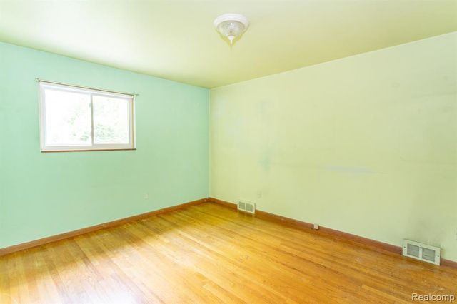 14420 Vernon Street, Oak Park, MI 48237