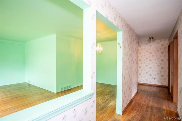 14420 Vernon Street, Oak Park, MI 48237