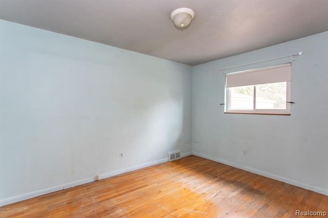 14420 Vernon Street, Oak Park, MI 48237