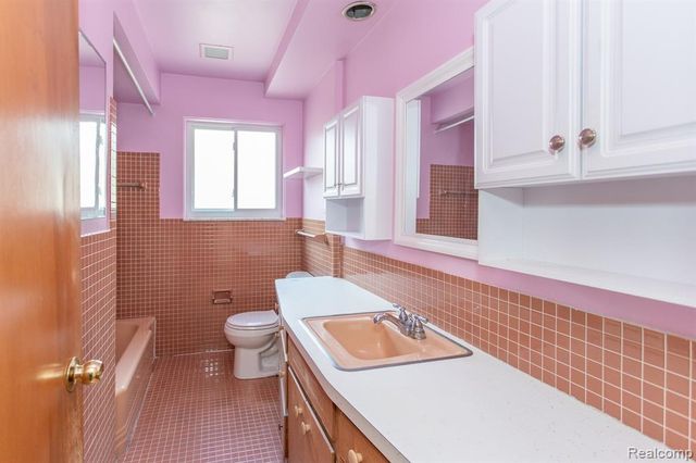 14420 Vernon Street, Oak Park, MI 48237