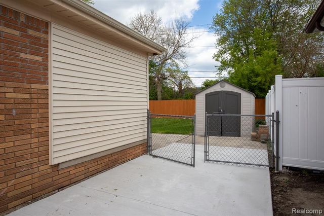 14420 Vernon Street, Oak Park, MI 48237
