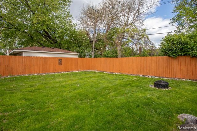 14420 Vernon Street, Oak Park, MI 48237