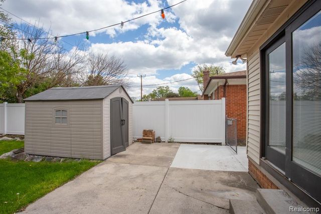 14420 Vernon Street, Oak Park, MI 48237