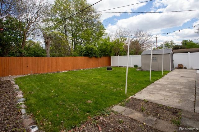 14420 Vernon Street, Oak Park, MI 48237