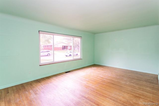 14420 Vernon Street, Oak Park, MI 48237
