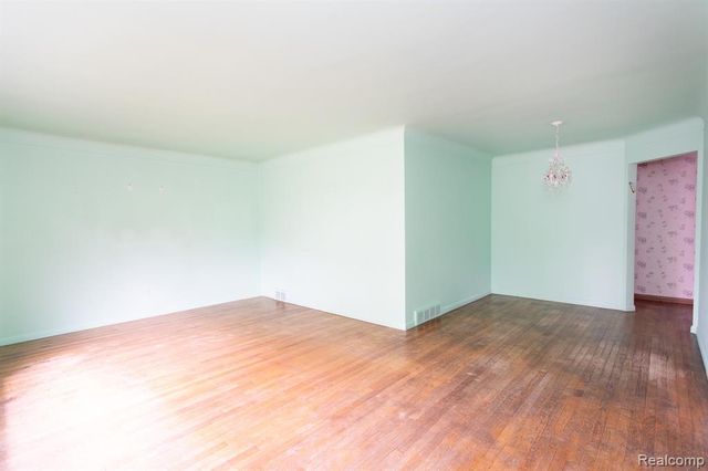 14420 Vernon Street, Oak Park, MI 48237