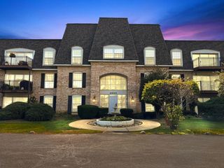 5000 CARRIAGEWAY Drive 310, Rolling Meadows, IL 60008