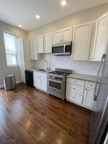 402 Cliff St, Fairview Boro, NJ 07022