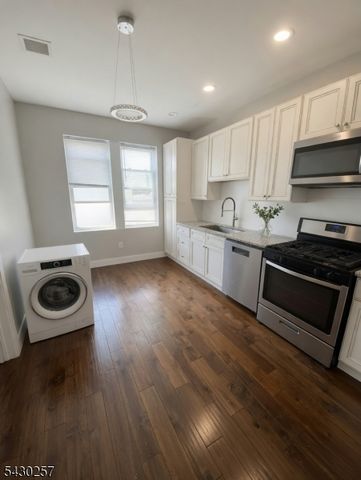 402 Cliff St, Fairview Boro, NJ 07022