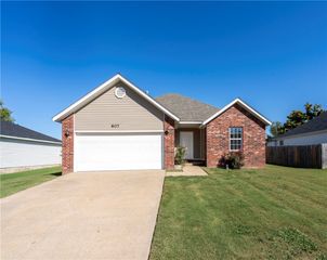 607 Amanda, Siloam Springs, AR 72761