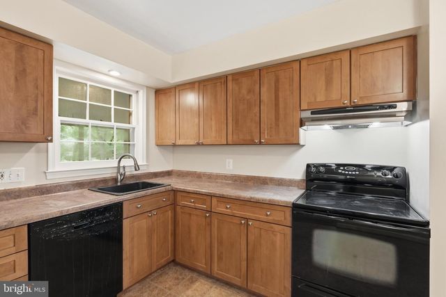 8621 BUCKBOARD DR, Alexandria, VA 22308