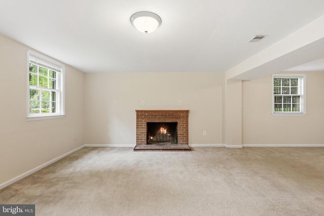 8621 BUCKBOARD DR, Alexandria, VA 22308