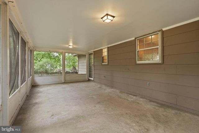 8621 BUCKBOARD DR, Alexandria, VA 22308