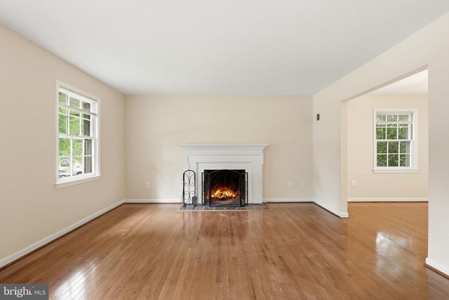 8621 BUCKBOARD DR, Alexandria, VA 22308