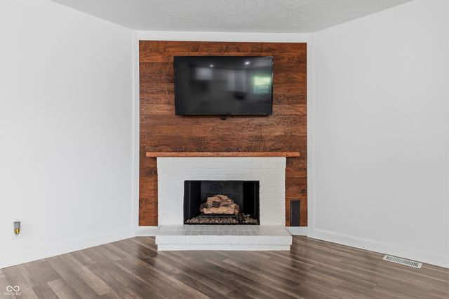 1108 Greenbrook Drive, Greenfield, IN 46140
